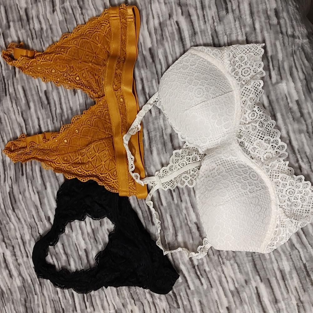 Set of 3 Pretty Lace Bras/Bralettes Sz Small